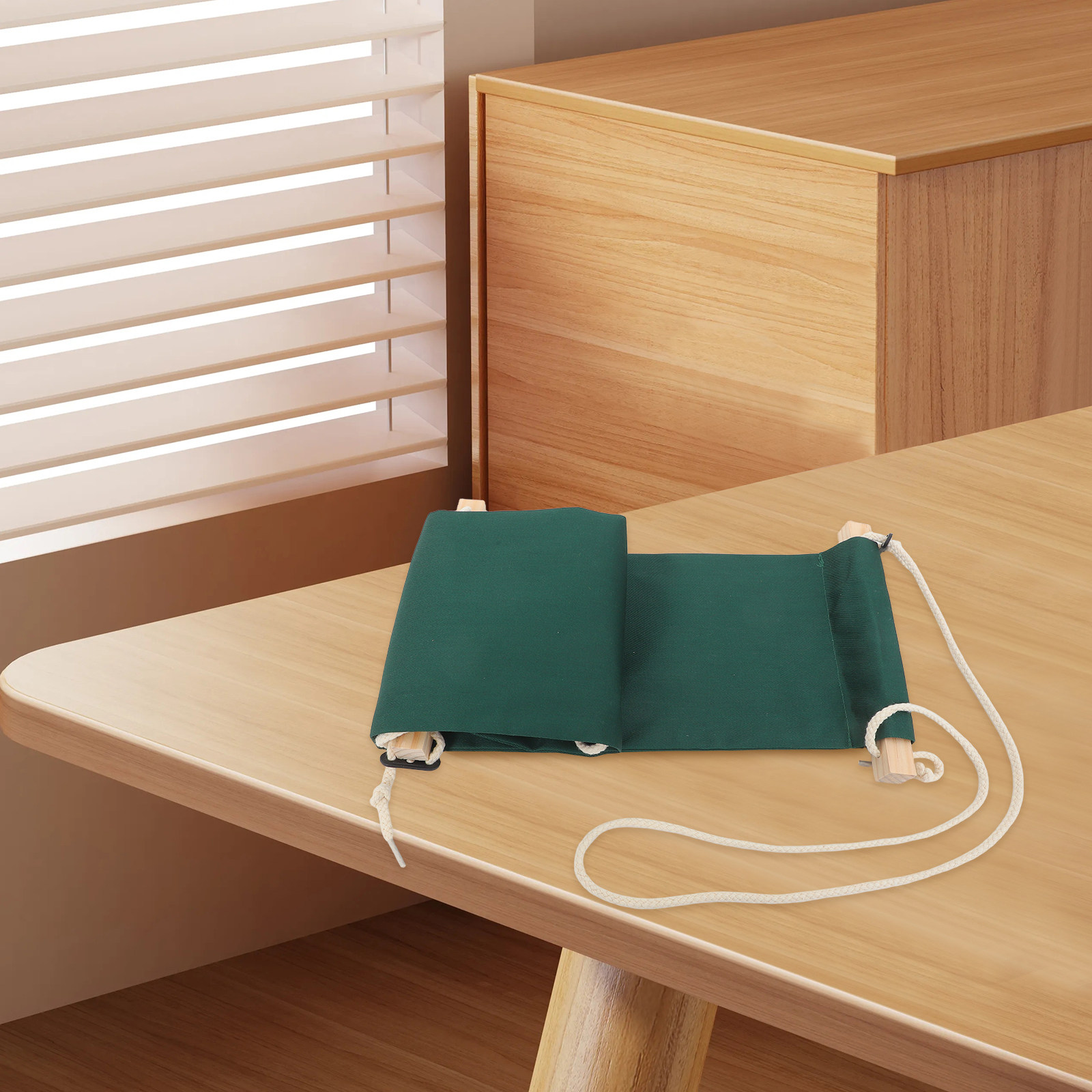 Podstawka pod nogi pod biurkie – Under Desk Hammock recenzja i cena