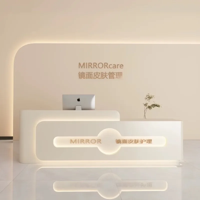 Biurko recepcyjne w stylu fran – Office Furniture Center recenzja i cena